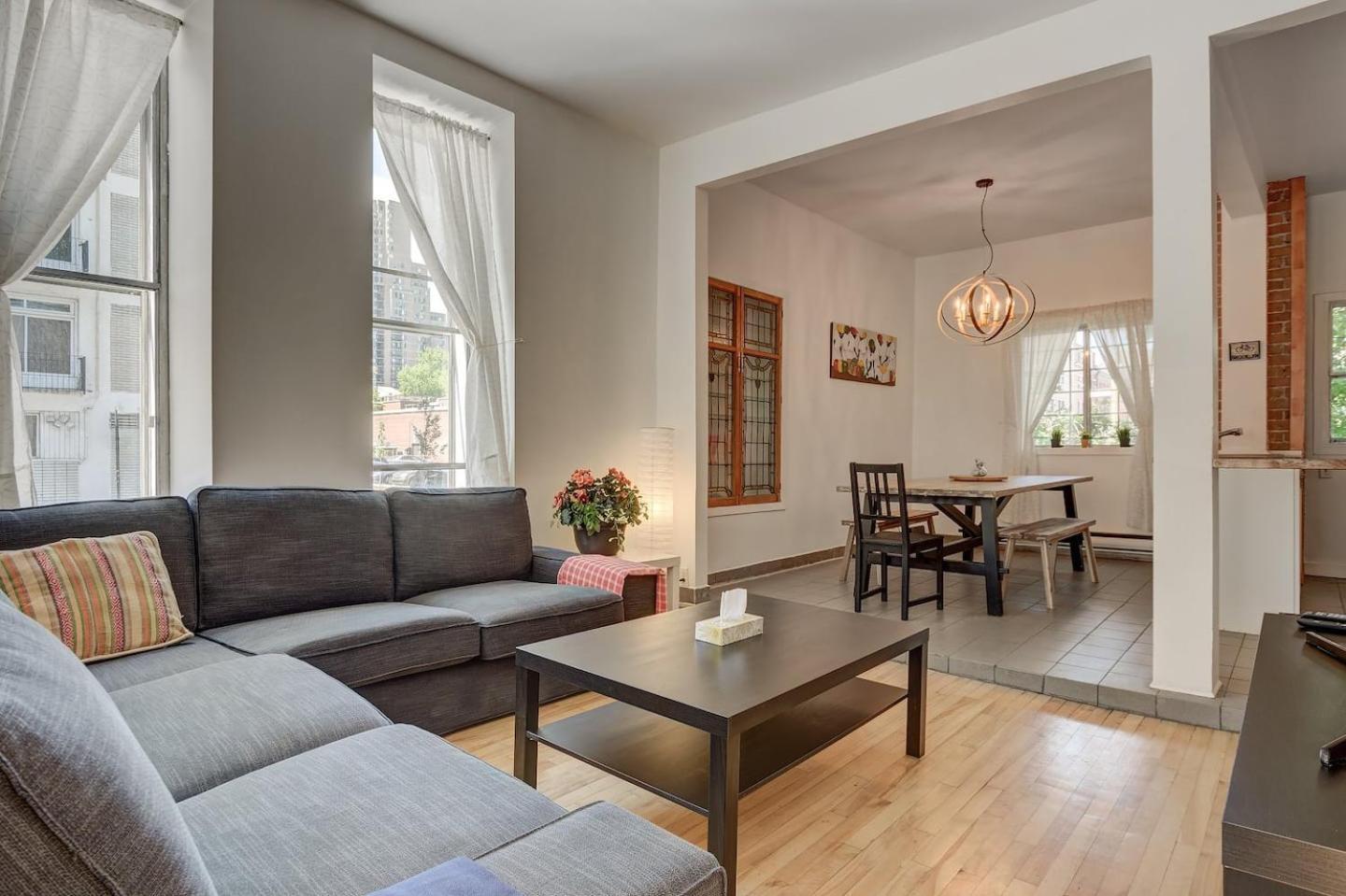 Perfect For Groups Big Livingroom 2 Backyard 3br Сasa de vacaciones