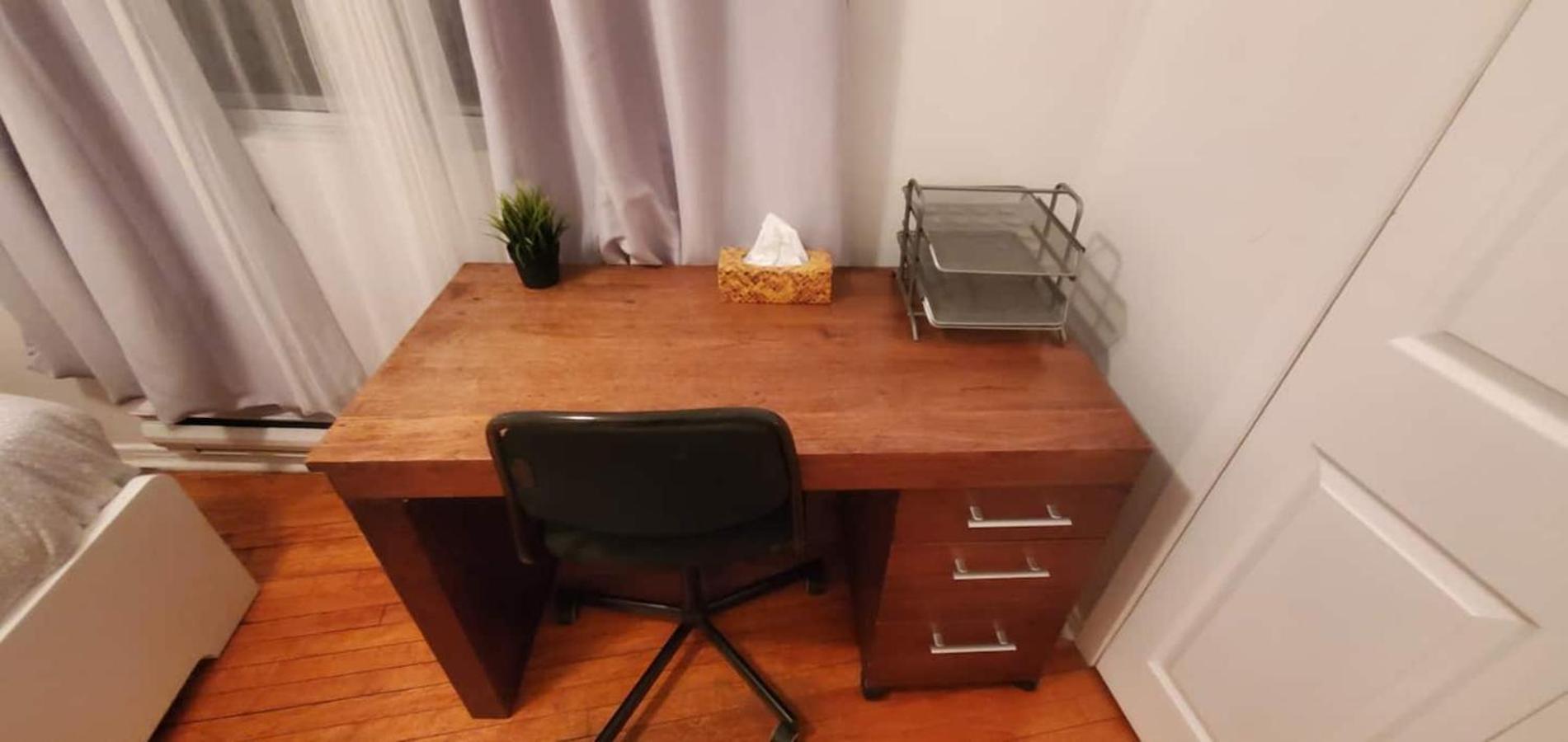 Perfect For Groups Big Livingroom 2 Backyard 3br Сasa de vacaciones Montreal