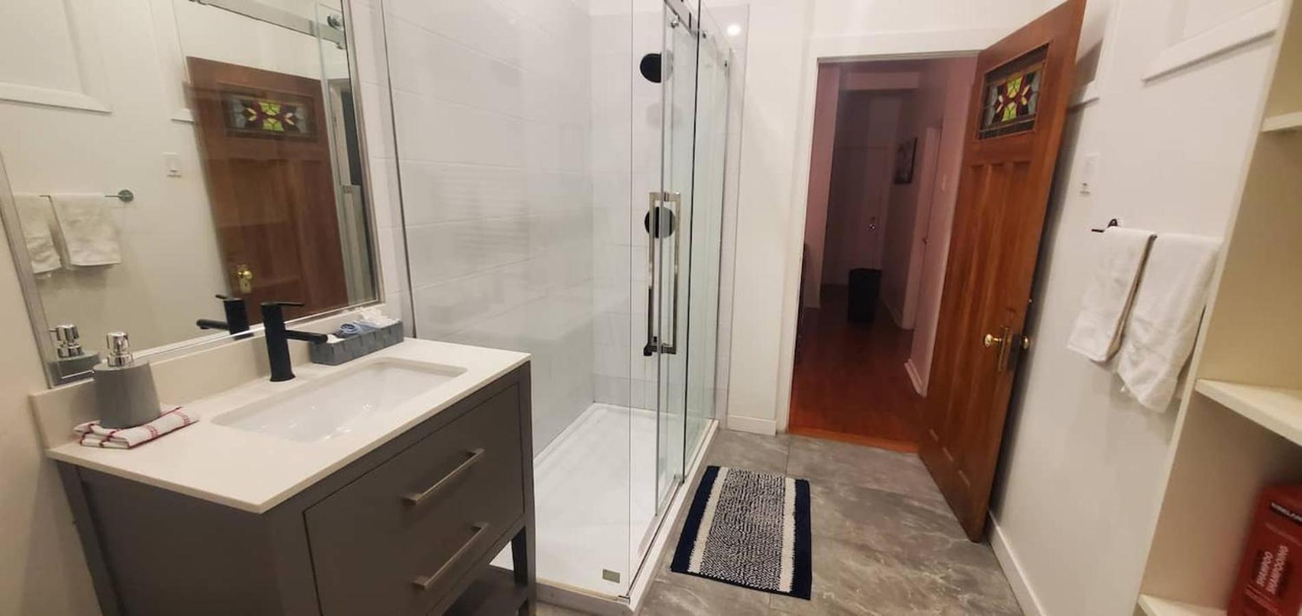 Perfect For Groups Big Livingroom 2 Backyard 3br Сasa de vacaciones
