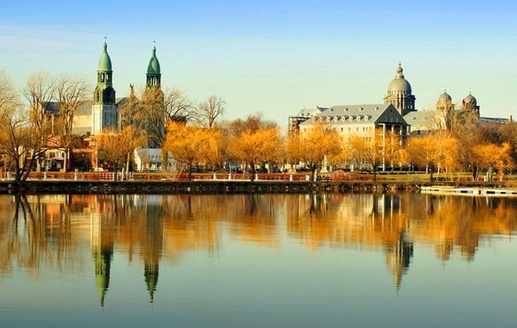 Сasa de vacaciones Perfect For Groups Big Livingroom 2 Backyard 3br Montreal