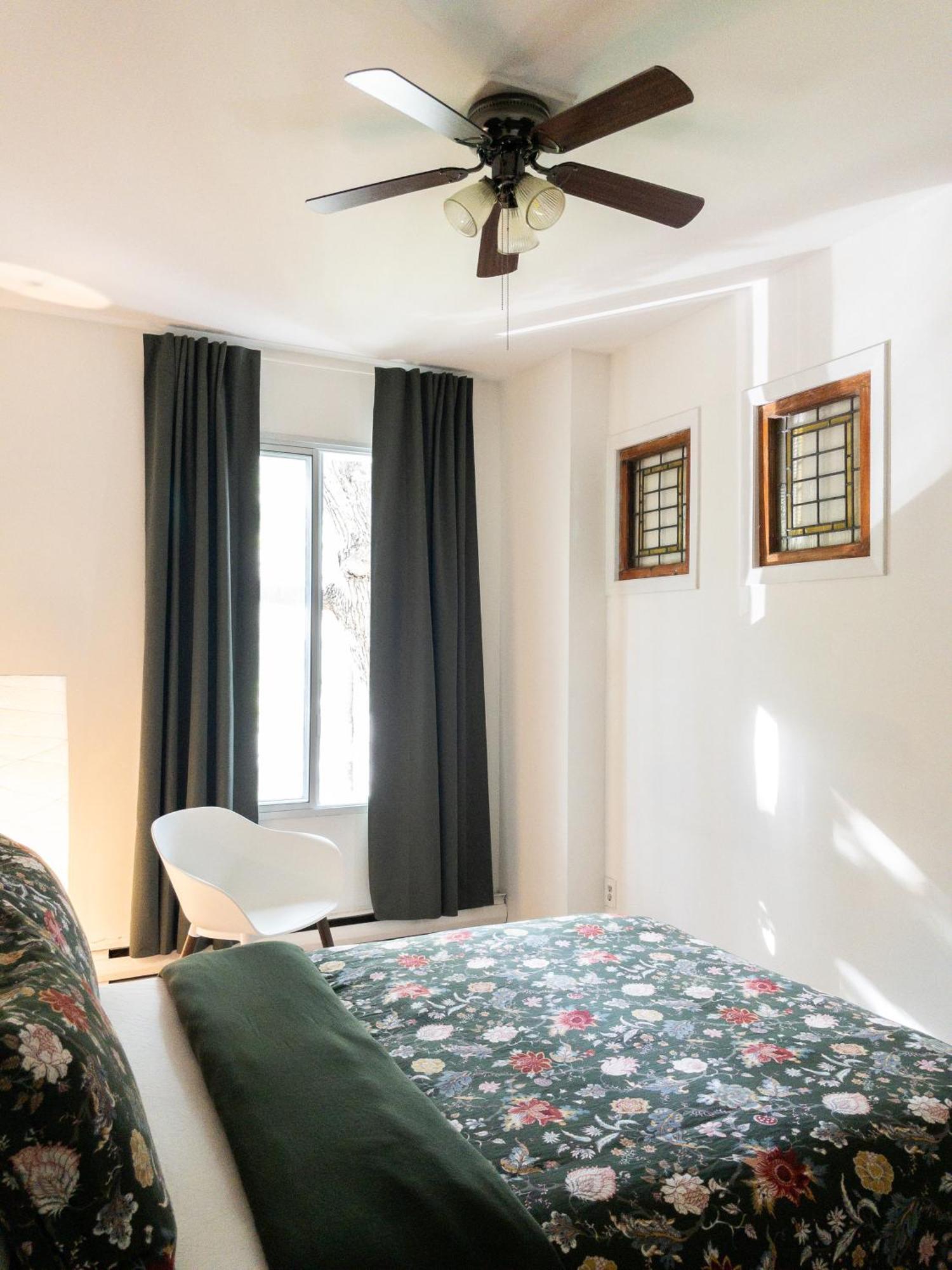 Perfect For Groups Big Livingroom 2 Backyard 3br Holiday home Montreal