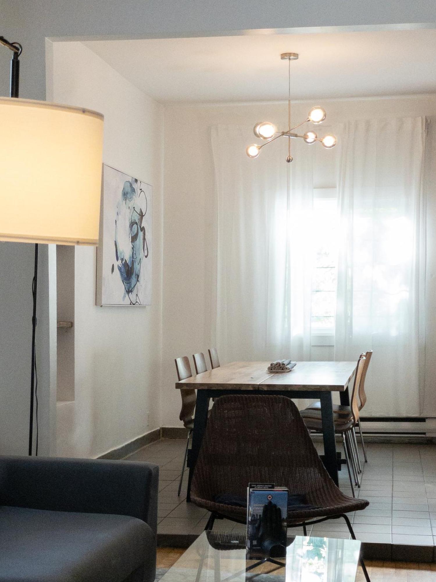 Perfect For Groups Big Livingroom 2 Backyard 3br Holiday home *